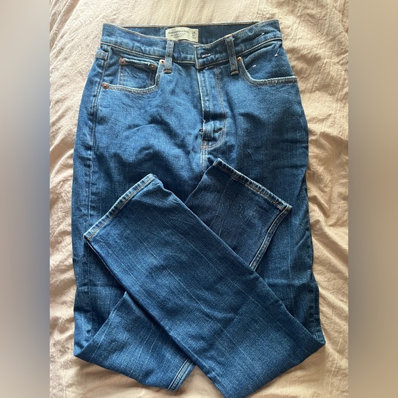 NWOT Abercrombie & Fitch 90’s slim straight ultra high rise jean - Picture 2 of 3